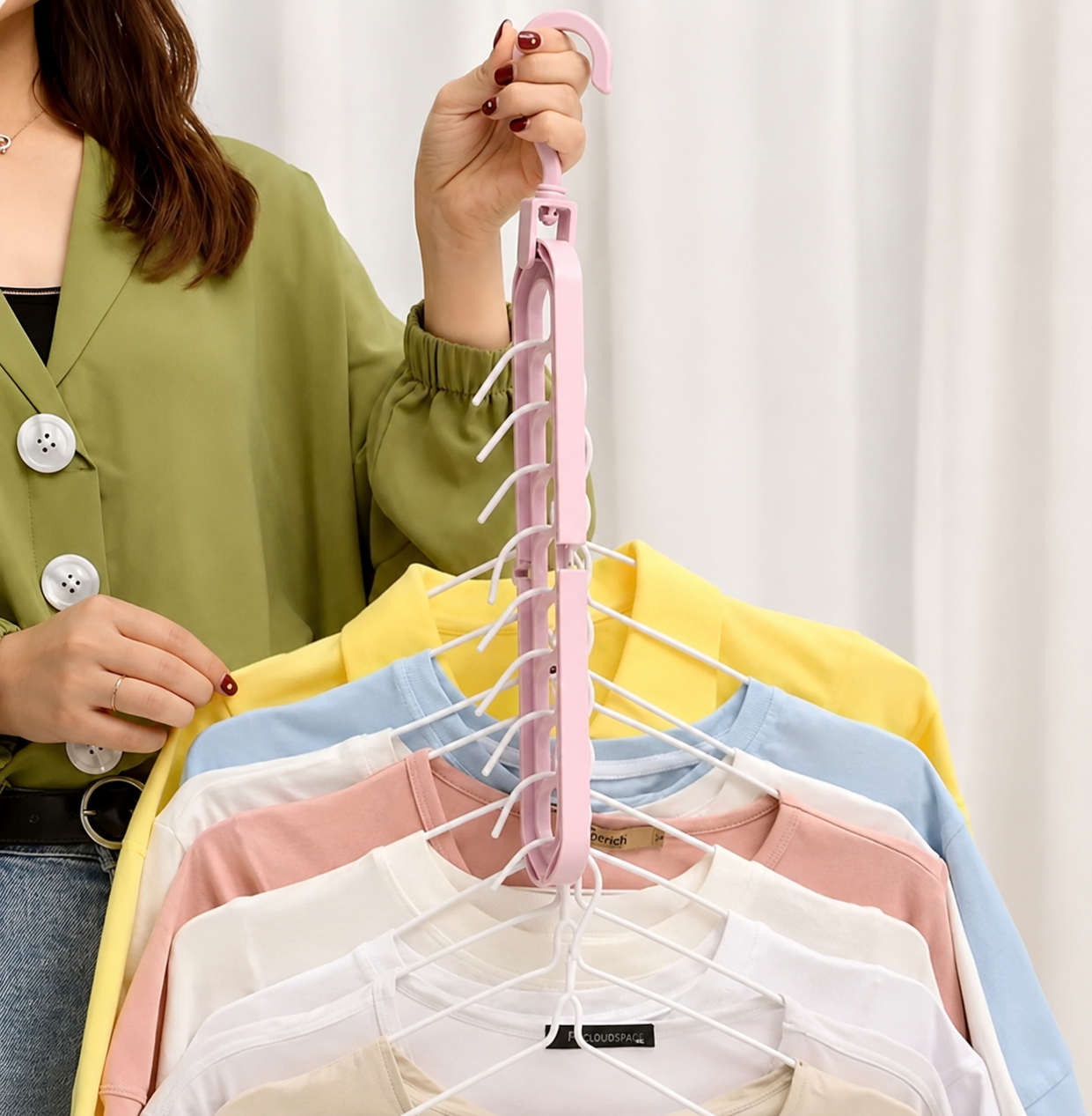 Cintre Magique 9-en-1 : Libérez 80% d'Espace dans votre Dressing !