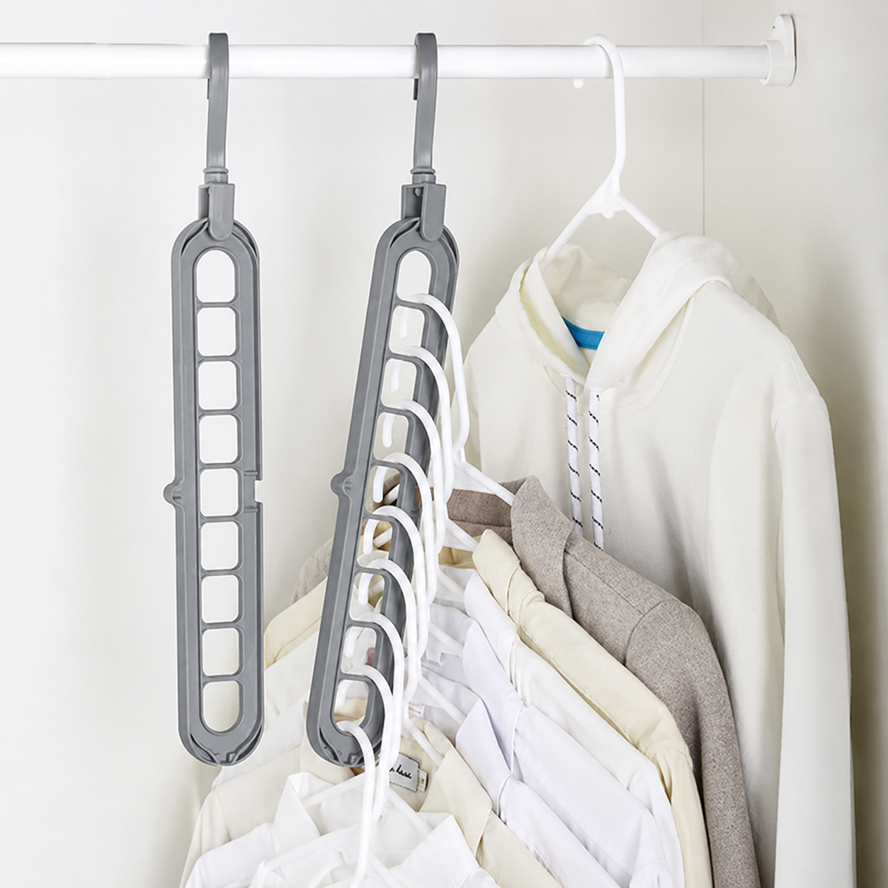 Cintre Magique 9-en-1 : Libérez 80% d'Espace dans votre Dressing !