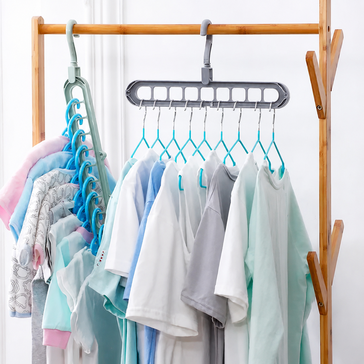 Cintre Magique 9-en-1 : Libérez 80% d'Espace dans votre Dressing !
